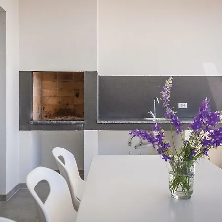 Three-bedroom Holiday In Valbandon *