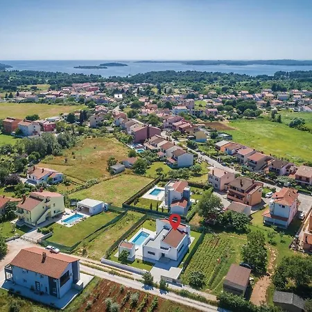 Three-bedroom Holiday In Valbandon Ferienhaus *