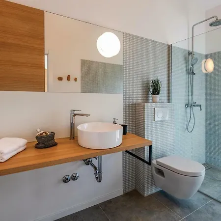 Three-bedroom Holiday In Valbandon